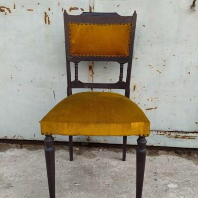 Καρέκλα με καμπαράδες 230907