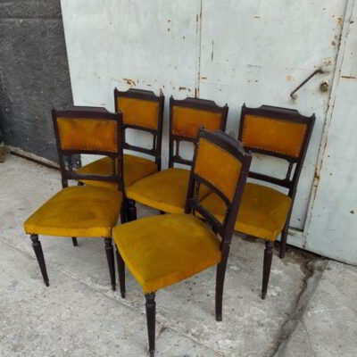 Καρέκλα με καμπαράδες 230907