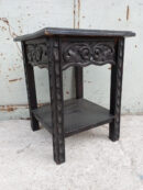 Side table με σκαλίσματα
