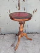 Side table με δέρμα
