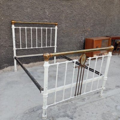Ημίδιπλο μεταλλικό κρεβάτι