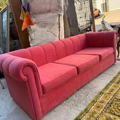 Τριθέσιος καναπές τύπου chesterfield