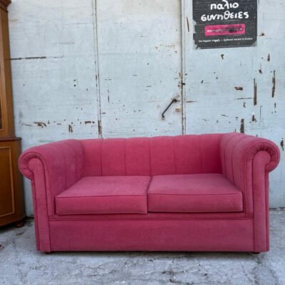 Διθέσιος καναπές τύπου chesterfield