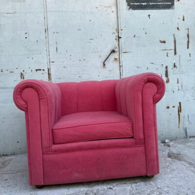 Πολυθρόνα τύπου chesterfield